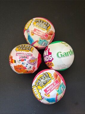 Mini Verse Make It Mini Lifestyle & Food Surprise Balls  hello kitty garden food